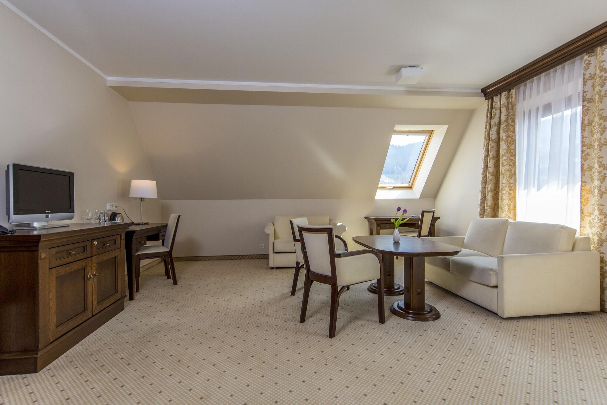 Hotel Crocus Закопане Экстерьер фото