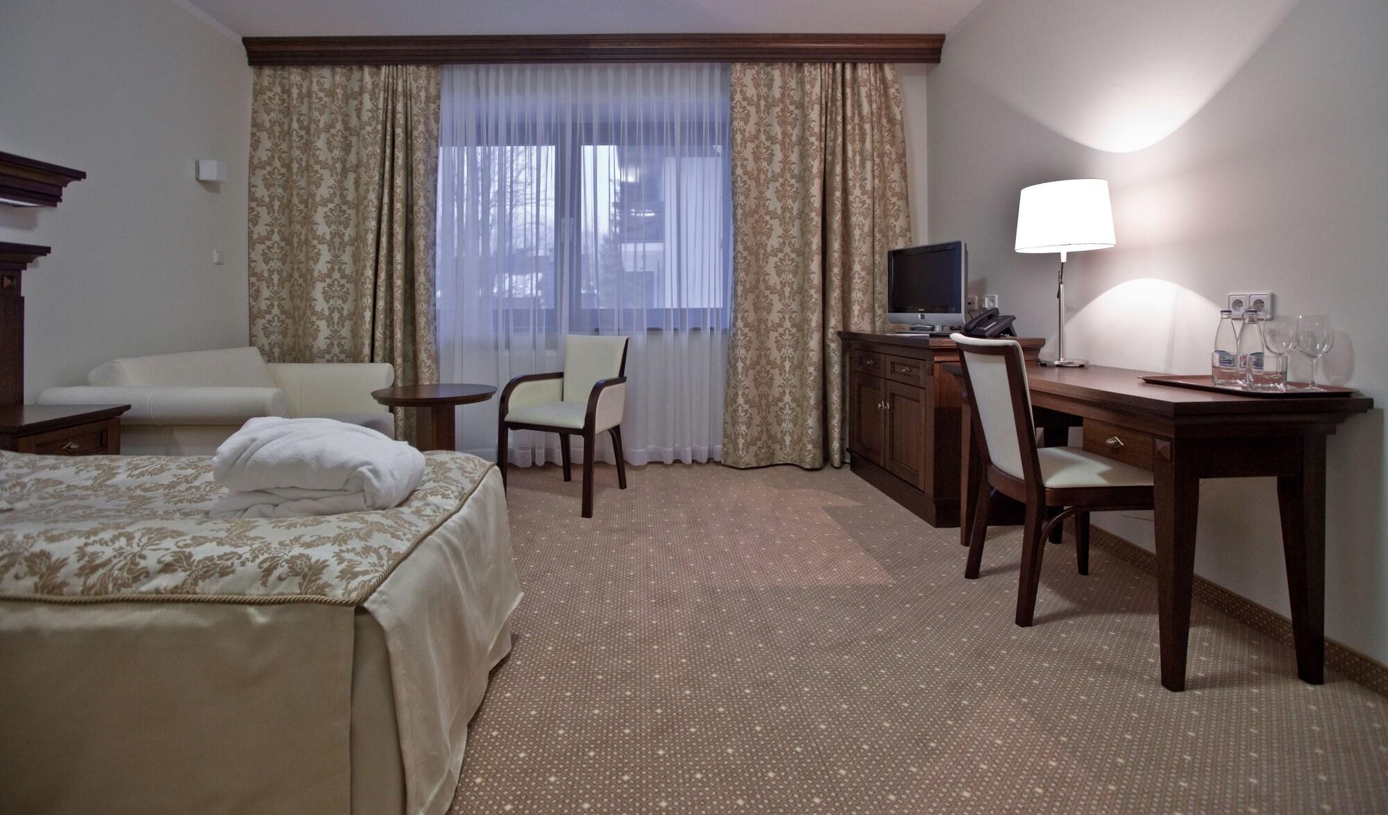 Hotel Crocus Закопане Экстерьер фото