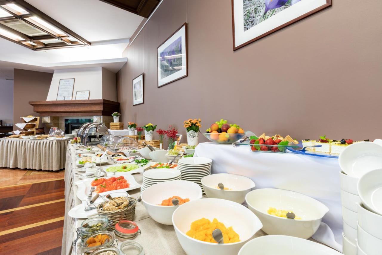 Hotel Crocus Закопане Экстерьер фото