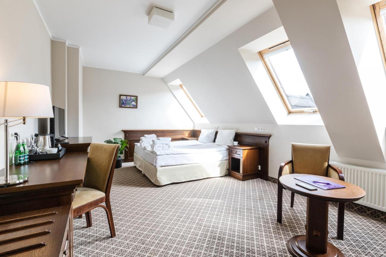 Hotel Crocus Закопане Экстерьер фото