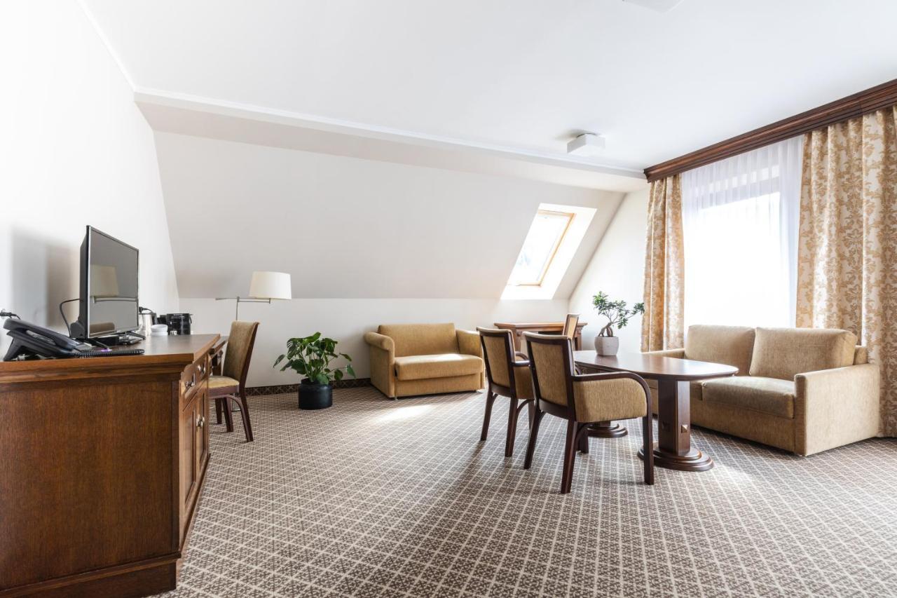 Hotel Crocus Закопане Экстерьер фото