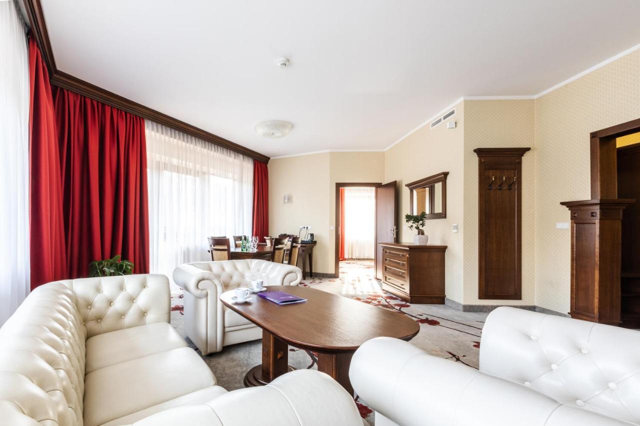 Hotel Crocus Закопане Экстерьер фото