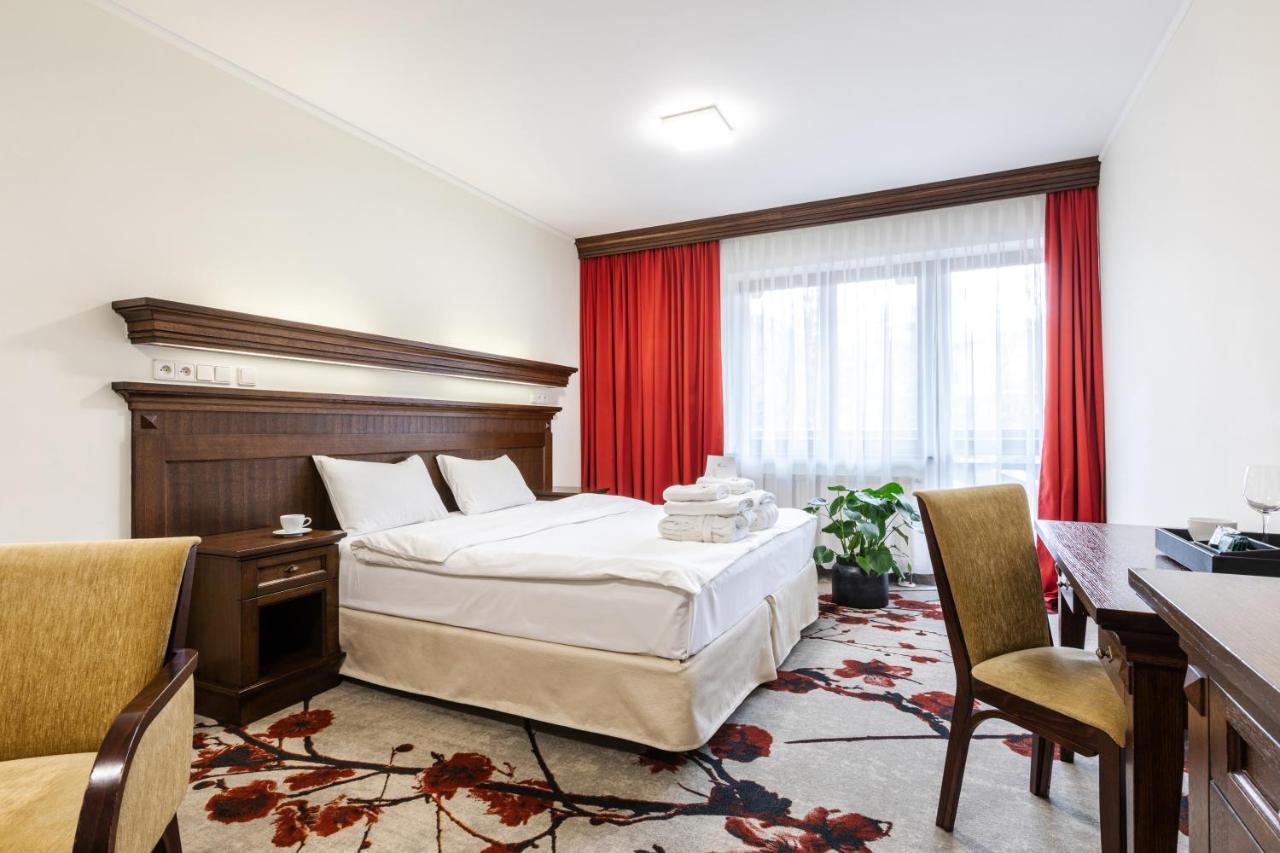 Hotel Crocus Закопане Экстерьер фото
