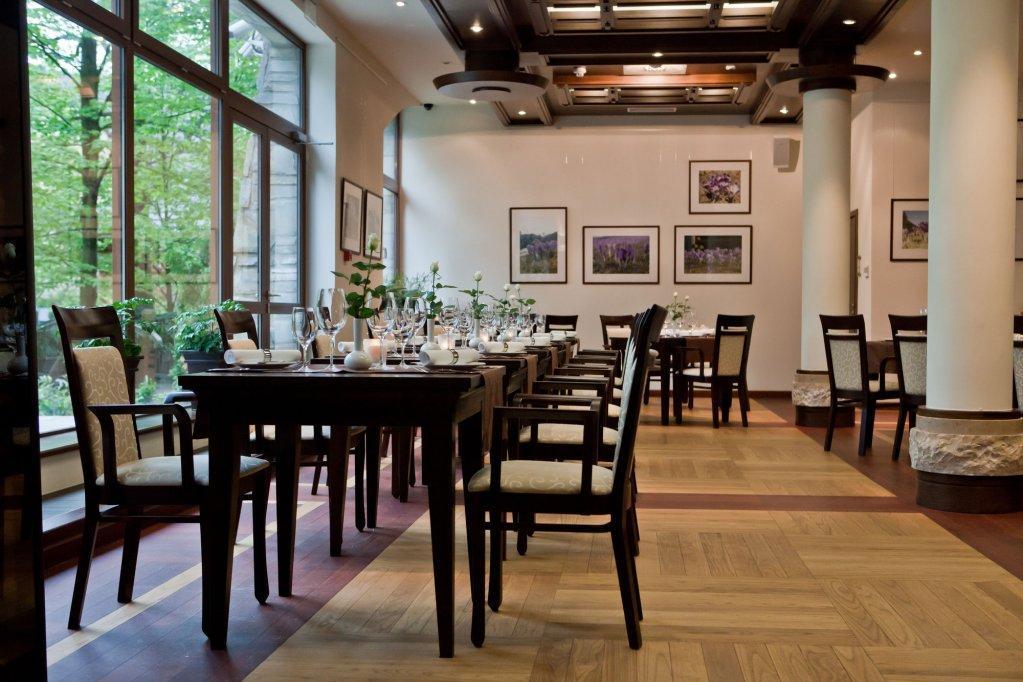 Hotel Crocus Закопане Экстерьер фото