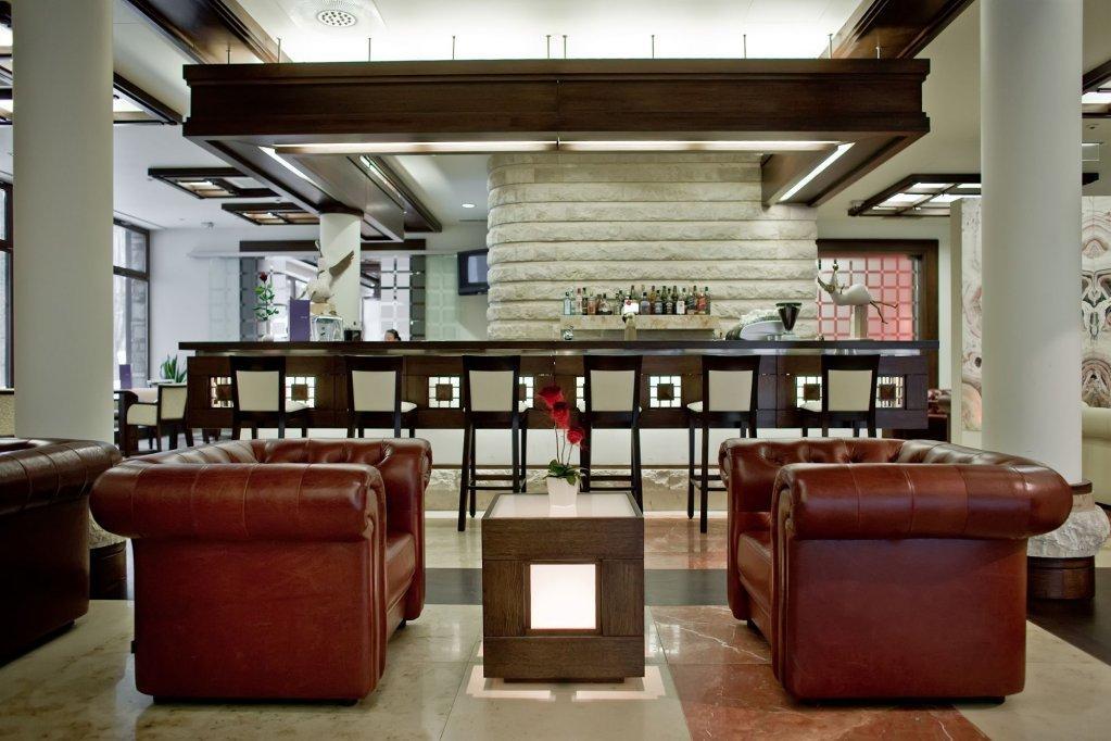 Hotel Crocus Закопане Экстерьер фото